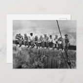 超高層ビルの上のランチ – New York - 1932 ポストカード (正面/裏面)