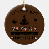 趣味のコーヒーヨガやワインのヨガだけじゃない セラミックオーナメント (裏面)