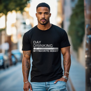 趣味の大人お気に入りののユーモアをおもしろい飲む日 Tシャツ