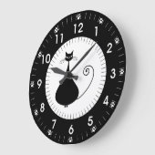 足のプリントを持つモダンな黒猫 ラージ壁時計 (傾斜)