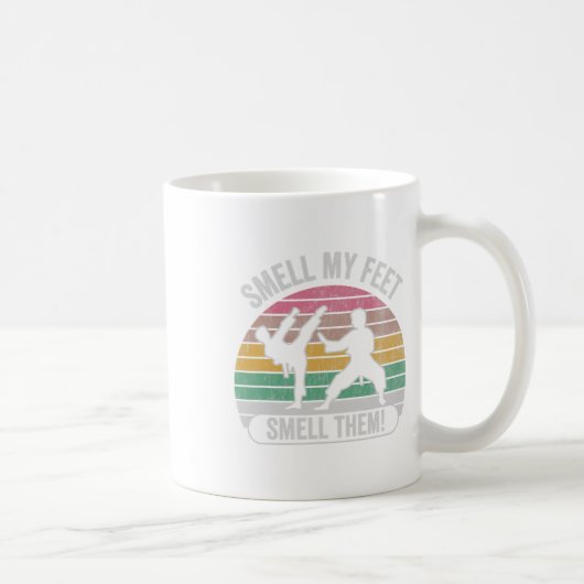 足の臭いを嗅げ 空手 ネタ Tシャツ 面白い コーヒーマグカップ (右)