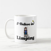 足を信じ引っ張って コーヒーマグカップ (左)