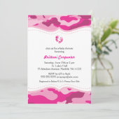 足を搭載するショッキングピンクの迷彩柄のベビーシャワーの招待状 招待状 (スタンド正面)