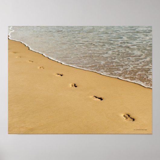 足プリントの砂と波 ポスター (正面)