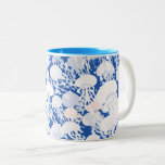 足元にご注意! ツートーンマグカップ<br><div class="desc">名前が面白いですがビーチサンダル用にデザインしたものです。暑い夏にさわやかな涼しさを味わって頂けたら嬉しいです。


▶こちらのイラストはデジタルで制作しました。印刷物によって色彩は抑えめになりますのでご了承の上ご注文下さい。販売してほしいグッズの希望はご連絡して頂けたら対応可能です。(サイズによりますが新しく登録します)※デジタル壁紙は他のお店で販売しております。ご興味ありましたらそちらをご覧ください</div>