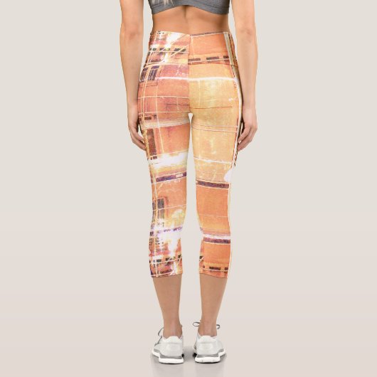 足場に乗った奇抜な人 カプリレギンス (裏面)