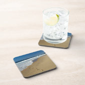 足跡オンビーチ、マビビ、トンガランド コースター (右側)