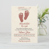 足跡ピンクの赤ちゃん女の子ムスリム誕生のお知らせ 招待状 (スタンド正面)