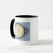 足、リラを演奏している永続的なムーサのないコップ マグカップ (正面左)