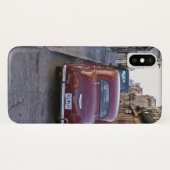 路駐するクラシックな古い赤いプジョーの車 Case-Mate iPhoneケース (裏面(横))