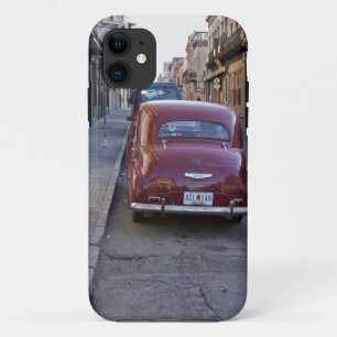 路駐するクラシックな旧型の赤いプジョーの車 iPhone 11 ケース