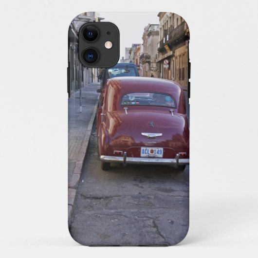 路駐するクラシックな旧型の赤いプジョーの車 Case-Mate iPhoneケース (裏面)