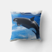 跳躍のシャチのクジラ クッション (裏面)