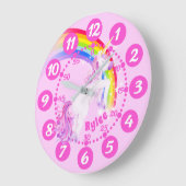 跳躍のユニコーンの虹の紫色のピンクの芸術は時計をからかいます ラージ壁時計 (傾斜)