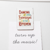 踊りはこの台所で非常に奨励されている マグネット