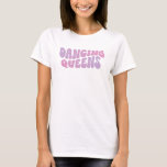 踊りクイーンズピンクパープルディスコバロレテ Tシャツ<br><div class="desc">この最後のディスコバチェロレッテTシャツは、あなたの今後のバチェロレッテのための完璧な服装である。「踊り・クイーンズ」という言葉で飾られたシャツは、クラシックディスコテーマのレトロな雰囲気を取り入れている。このデザインはピンクと紫の色で使用できシンプルるモダン、輝くディスコのボールを特徴とし、ディスコ時代の本質を完璧に捉えている。このシャツはあなたのバチェロレッテクルーを目立たせる保証がある。さらに、シャツの後ろにはレトロなパタユニークーンが並び、招待状デザインに似ている。このディスコの踊りTシャツで内側のバチェロレッテクイーンを抱き締めなさい。</div>