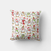 踊りペンギン赤と緑のパターンクリスマス クッション (正面)