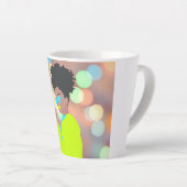 踊り女王。 カフェラテマグ (右アングル)