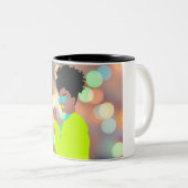 踊り女王。 ツートーンマグカップ (正面右)