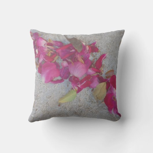 踊り花びらIV クッション (裏面)