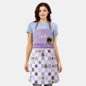 「踊りinキッチン」ブラックベリージャム エプロン (着用した状態)