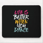 踊る時の人生はおもしろい踊り マウスパッド<br><div class="desc">踊ると人生が良くなる。音楽おもしろいを聴く感動的と踊りを愛する人のためのダンスデザイン。カッコいいヴィンテージグランジやプロフェッショナルやおもしろいでダンスを好む人のための商品。ナショナル祝ダンス・デイのダンスに最適。家族素晴らしや友人のためのクリスマスプレゼントと誕生日プレゼント。</div>