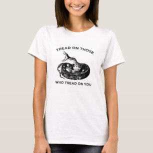 踏みつける者を踏み付ける Tシャツ