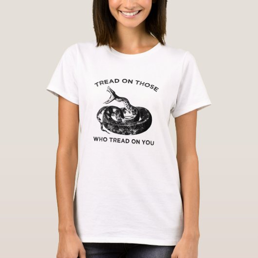 踏みつける者を踏み付ける Tシャツ (正面)