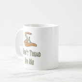 踏み付けるな コーヒーマグカップ (正面左)