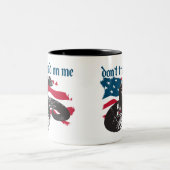 踏み付けるな ツートーンマグカップ (中央)