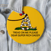 「踏んでくれよ、お金持親愛ちすごいのパパ」 缶バッジ (インサイチュ)
