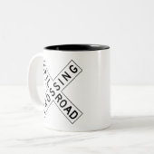 踏切の印のマグ ツートーンマグカップ (正面左)