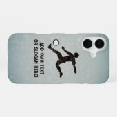 蹴りサッカー – サッカー選手のスコア – 独自の文字 iPhone 16ケース (裏面横)