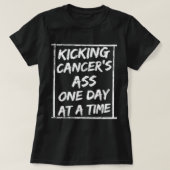 蹴り上げるがん化学療法の戦士サバイバーケモ Tシャツ (デザイン正面)