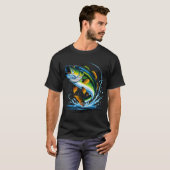 躍動するバスの水中ダイブ Tシャツ (正面フル)