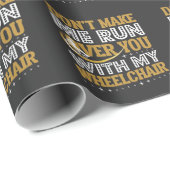 車いすおもしろいのユーモア嫌みのハンディキャップ ラッピングペーパー (ロールコーナー)