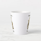 車いす可愛い小さなカエル前向き。 カフェラテマグ (正面)