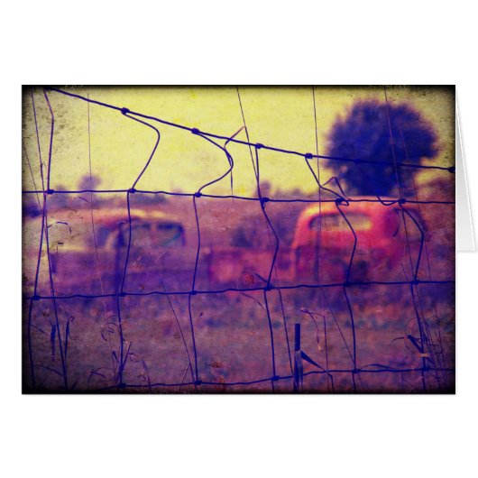 車とトラックが錆び遠くにる (正面横)