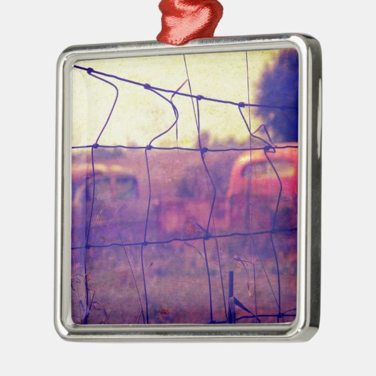 車とトラックが錆び遠くにる メタルオーナメント (左)