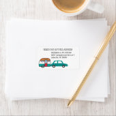 車とヴィンテージのティアドロップキャンパーのアドレス変更 ラベル (インサイチュ)