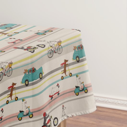 車のパターンで移動する犬 テーブルクロス (インサイチュ)