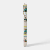 車のパターンで移動する犬 iPhone 15ケース (左側面)