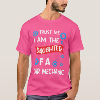 車のメカニックの娘ですからね フレンズ ギフト グッズ Tシャツ