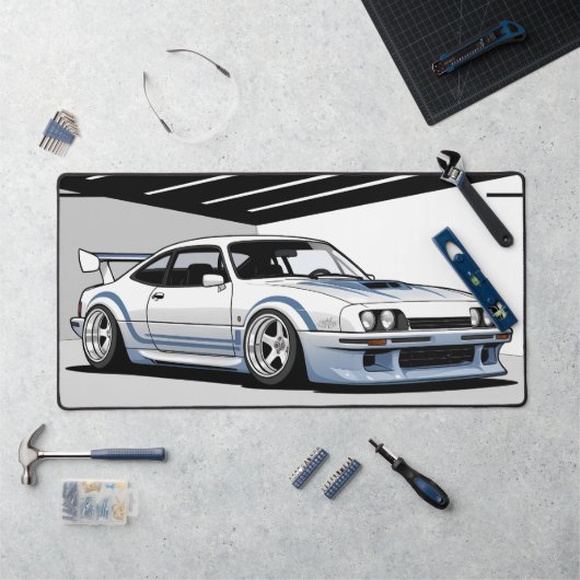 車のモダン文化、白い車の青のストライプ デスクマット (ワークステーション)