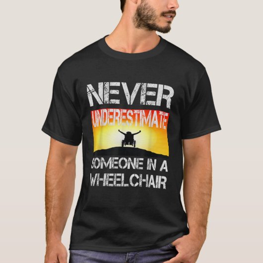 車の中で決して人を過小評価しない Tシャツ (正面)