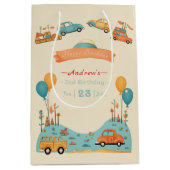 車の子供の誕生日テーマ ミディアムペーパーバッグ (正面)