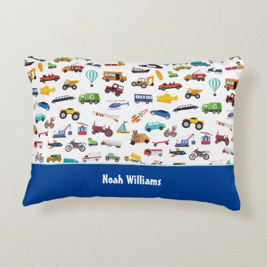 車の子供を動かす小さな男の子 アクセントクッション (裏面)