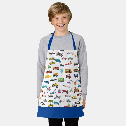 車の子供を動かす小さな男の子 エプロン (着用した状態)