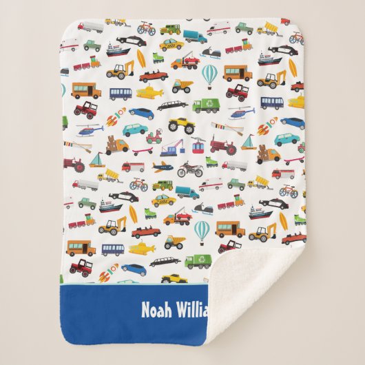 車の子供を動かす小さな男の子 シェルパブランケット (正面)