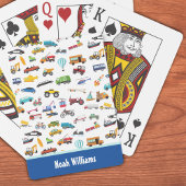 車の子供を動かす小さな男の子 トランプ